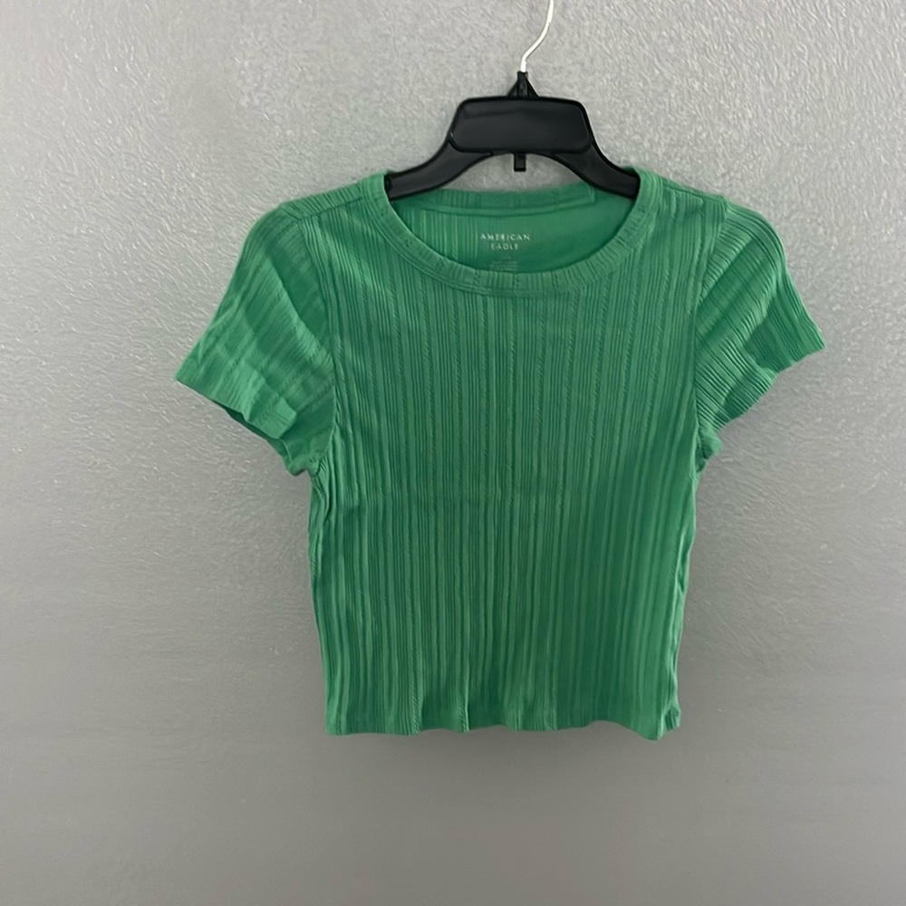 I am selling a tee-shirt,large (girls), but can also fit x-s women’s
